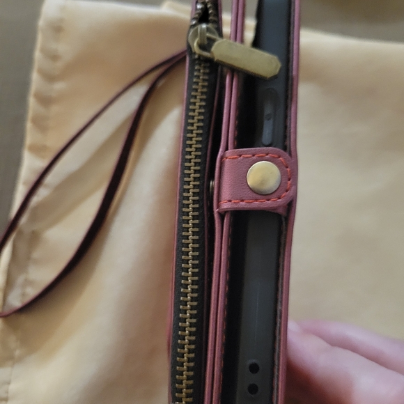 15 Iphone 15 cases NEW!!! Girly!!! Wristlets and cases - Picture 14 of 16